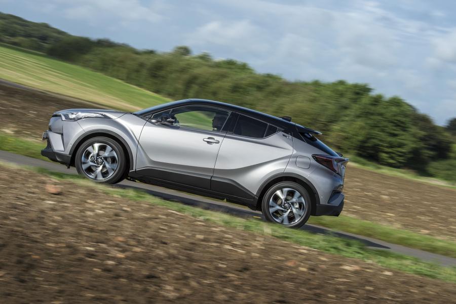  Toyota C-HR 2016 года  (UK) (фото 5 из 32)